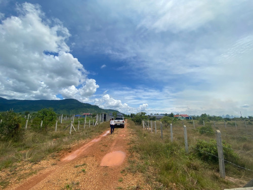 ដីលក់ ទីតាំង ខេត្តកំពត   ទំហំ  ទទឹង 20m  *បណ្តោយ 40m ស