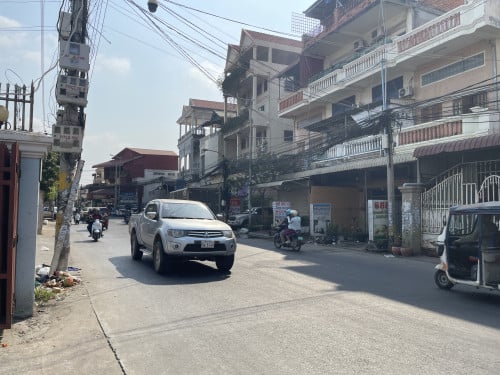 ផ្ទះលក់បន្ទាន់ ជាប់ផ្លូវធំ 371 (ផ្លូវសឡា)