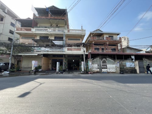 ផ្ទះលក់បន្ទាន់ ជាប់ផ្លូវធំ 371 (ផ្លូវសឡា)
