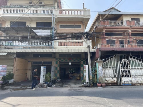 ផ្ទះលក់បន្ទាន់ ជាប់ផ្លូវធំ 371 (ផ្លូវសឡា)
