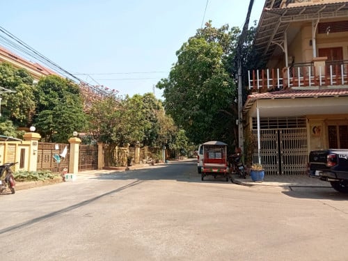 #ផ្ទះល្វែងកែងសម្រាប់លក់នៅក្នុងបុរីពិភពថ្មី គីឡូលេខ6