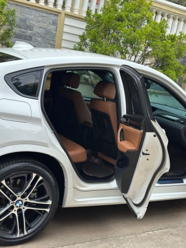 លក់ BMW X4 M Package ឆ្នាំ​ 2016 ស្រុីនមួយជុំបងប្អន​
