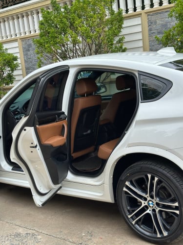 លក់ BMW X4 M Package ឆ្នាំ​ 2016 ស្រុីនមួយជុំបងប្អន​