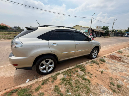 ឡានលក់ដូរសេរី(Lexus RX330ឆ្នាំ2005ប៉ុង2ប្រភេទមេឡានពណ៌ទឹកមាសទឹកថ្នាំសុីនមួយជុំ)