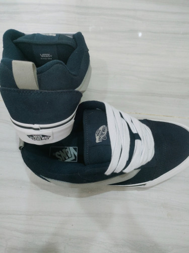 ស្បែកជើងVans Knu Skool ទំហំលេខ9ឬ42