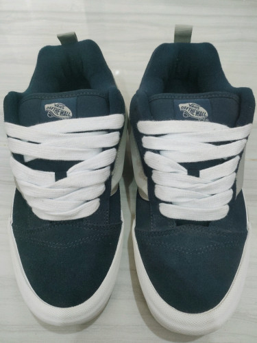 ស្បែកជើងVans Knu Skool ទំហំលេខ9ឬ42