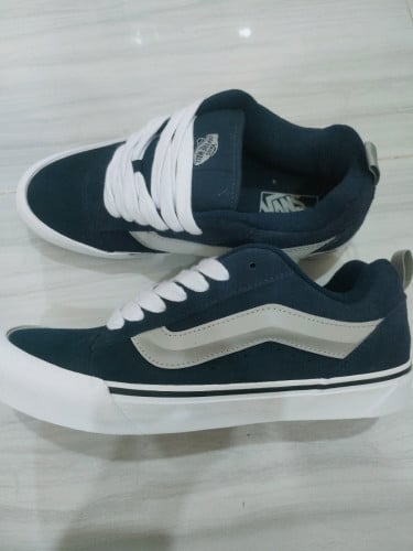 ស្បែកជើងVans Knu Skool ទំហំលេខ9ឬ42
