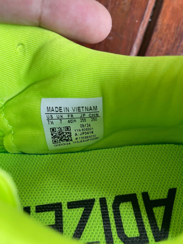 Adidas  (Neon) សាយ 40.5 - នៅស្អាត សភាព 95%