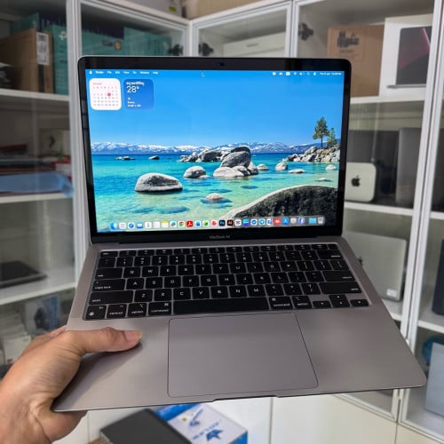 MacBook Air 2020 13.3” Chip M1 | 8GB | 256GB ស្អាតមានប្រអប់ ធានា 3 ខែ