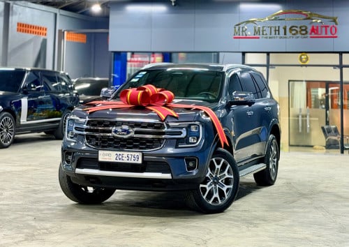 Ford Everest Titanium 2023 ប្រផេះ 2មុឺនKm