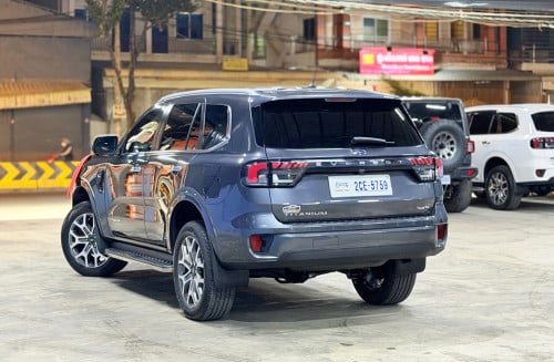 Ford Everest Titanium 2023 ប្រផេះ 2មុឺនKm