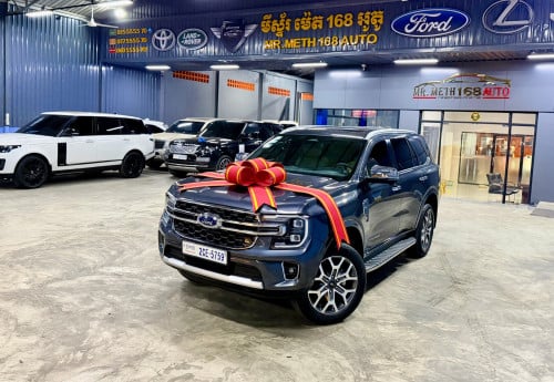 Ford Everest Titanium 2023 ប្រផេះ 2មុឺនKm
