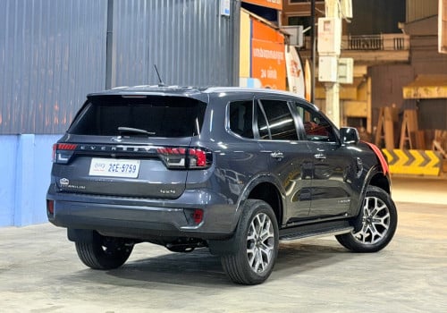 Ford Everest Titanium 2023 ប្រផេះ 2មុឺនKm