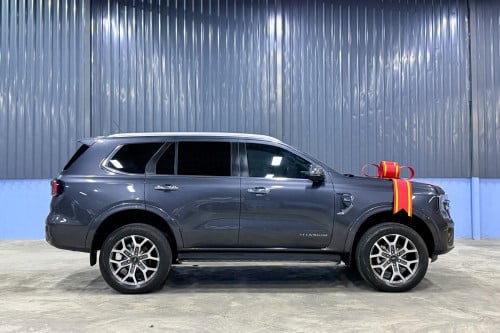 Ford Everest Titanium 2023 ប្រផេះ 2មុឺនKm