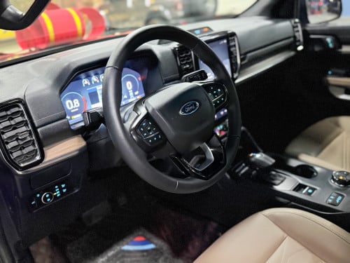 Ford Everest Titanium 2023 ប្រផេះ 2មុឺនKm