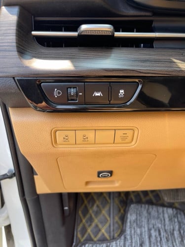 Kia Carnival 2022 V6 សាំង អូតូ៣ កៅអីចុច