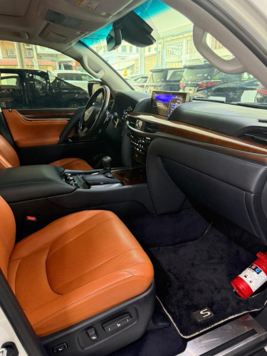 Lexus LX570 Super Sport 2018 ទឹកថ្នាំហ្សុីនមួយជុំ ម្ចាស់ដើមទី1 តម្លៃនិយាយគ្នាបាន 保證特價