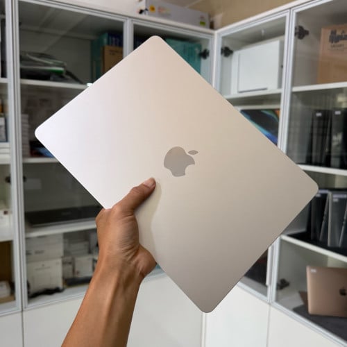 MacBook Air 2022 13.6” Chip M2 | 8GB | 512GB ស្អាត 99% ភាគរយថ្ម 100% ធានា 3 ខែ