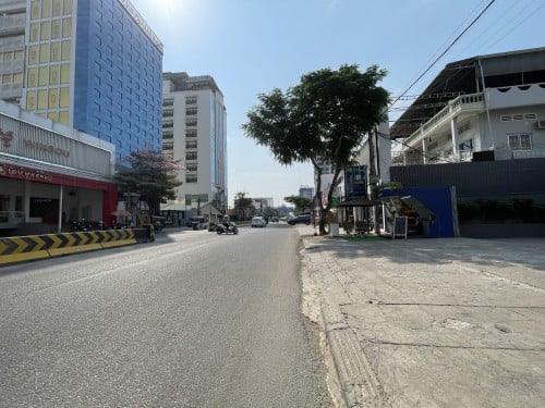 Warehouse for Sale Along Main Road 271 in Toul Tumpung