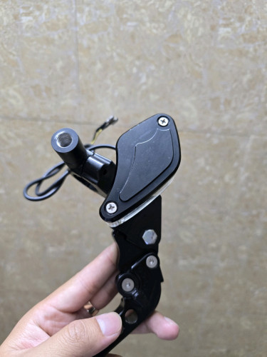 ដៃប្រាំងបូម