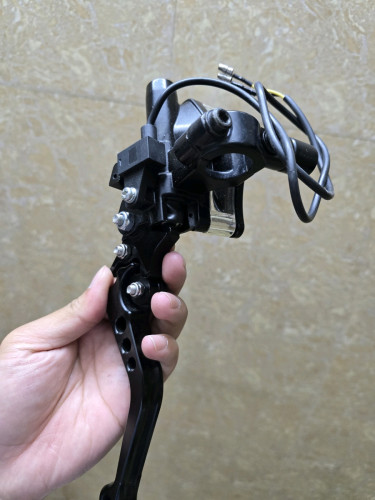ដៃប្រាំងបូម