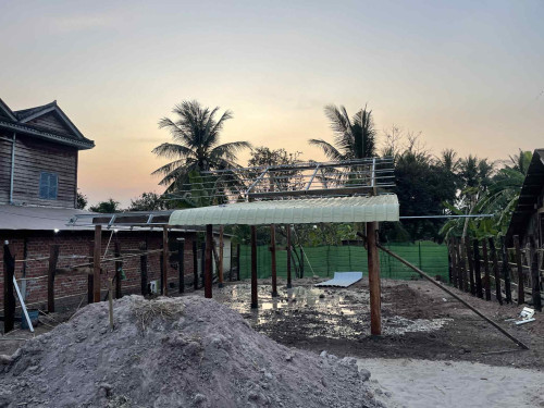 ដីសម្រាប់លក់ ទីតាំងល្អ មានផ្ទះស្រាប់ Free ធ្វើរបងក្រាក់មួយពេញ