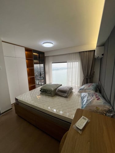 2-Bedroom Condo on 32nd Floor – Stunning City & River Views