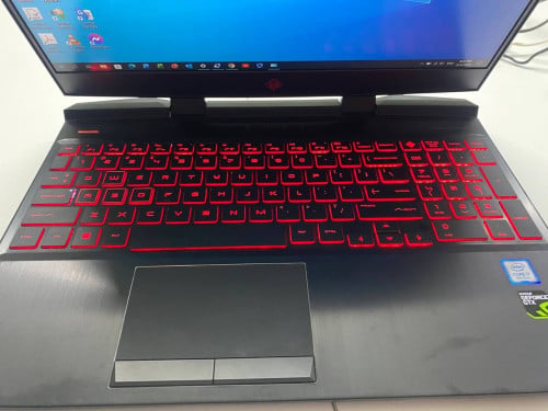 HP gaming i7 8th ram8G SSD512G
