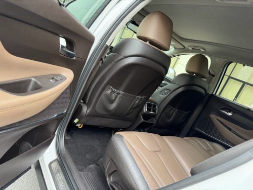Hyundai Santa Fe 019 ម៉ាស៊ូត កៅអីបីជួរ full option ឡានក្រុមហ៊ុន