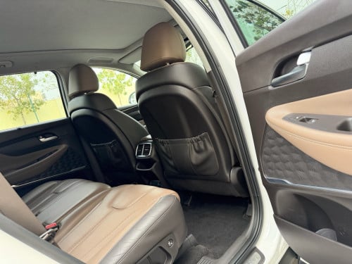 Hyundai Santa Fe 019 ម៉ាស៊ូត កៅអីបីជួរ full option ឡានក្រុមហ៊ុន