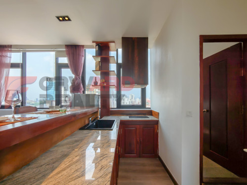 RUSSIAN MARKET 1BR| 2BATH|FULLY FURNISHED|TOP FLOOR