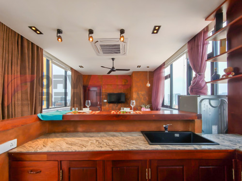RUSSIAN MARKET 1BR| 2BATH|FULLY FURNISHED|TOP FLOOR