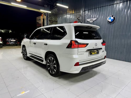 Sale Lexus LX570 Black Edition Kuru Arab