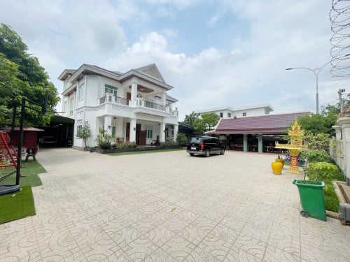 វីឡាសម្រាប់លក់ នៅសង្កាត់គោកឃ្លាំង ខណ្ឌសែនសុខ ភ្នំពេញ