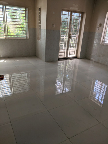 ផ្ទះកែងជាប់ផ្លូវធំ ងាយស្រួលរកសុីនិងរស់នៅ