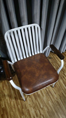 កៅអីស្បែក លក់ $28