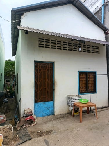 ផ្ទះលក់នៅជិតទីប្រជំជន់ទំហំ5x9.5mmទីតាំងភូមិចំពុះក្អែកលក់់តម្លៃ19000$ចចារ