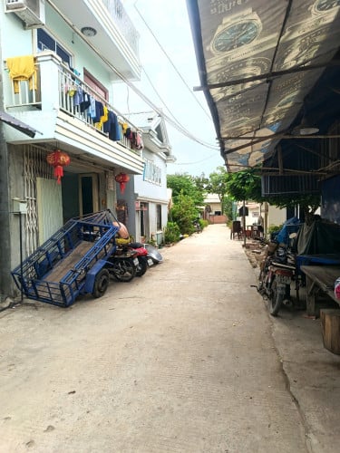 ផ្ទះលក់នៅជិតទីប្រជំជន់ទំហំ5x9.5mmទីតាំងភូមិចំពុះក្អែកលក់់តម្លៃ19000$ចចារ