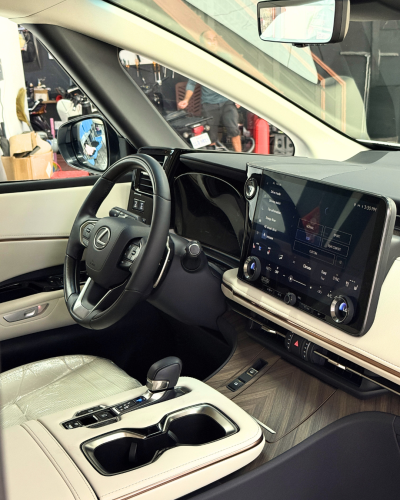 2025 Lexus LM500h VIP Seats