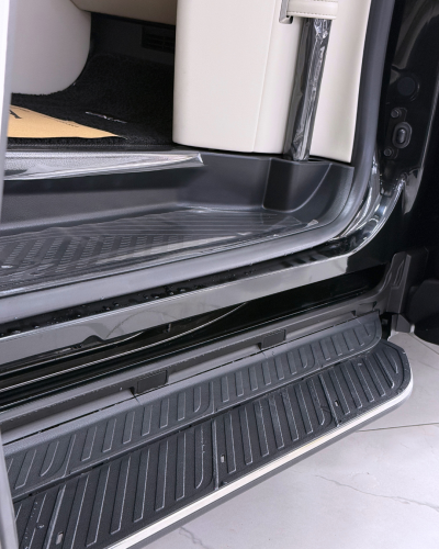 2025 Lexus LM500h VIP Seats