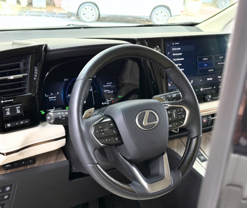2025 Lexus LM500h VIP Seats