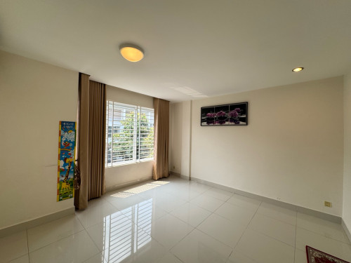 3 Bedrooms For Sale At Peng Hout Beoung Snor