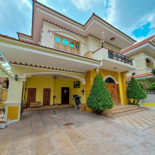 5 Bedroom Pool Villa for Rent In Chamkarmorn