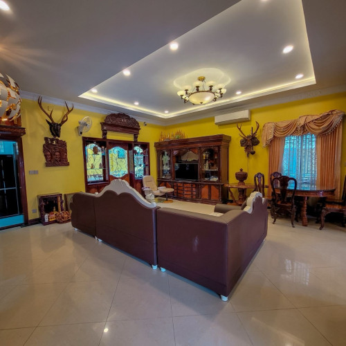 5 Bedroom Pool Villa for Rent In Chamkarmorn