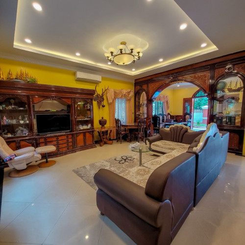 5 Bedroom Pool Villa for Rent In Chamkarmorn
