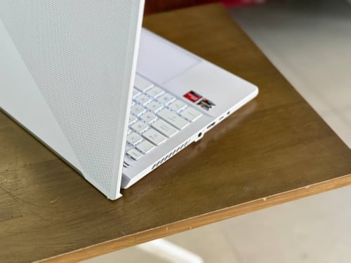Asus ROG Zephyrus G14 GA402RJ ( 99% )AMD Ryzen 7 6800S, RAM 16GB, SSD 1TB, AMD Radeon RX6700S 8GB