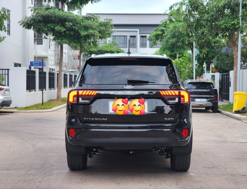 Ford Everest 2023 Titanium ថ្មីណាស់16000គីឡូតិច
