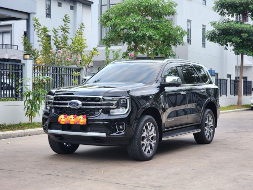 Ford Everest 2023 Titanium ថ្មីណាស់16000គីឡូតិច