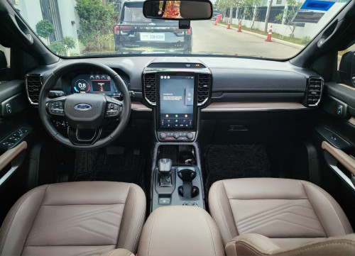 Ford Everest 2023 Titanium ថ្មីណាស់16000គីឡូតិច