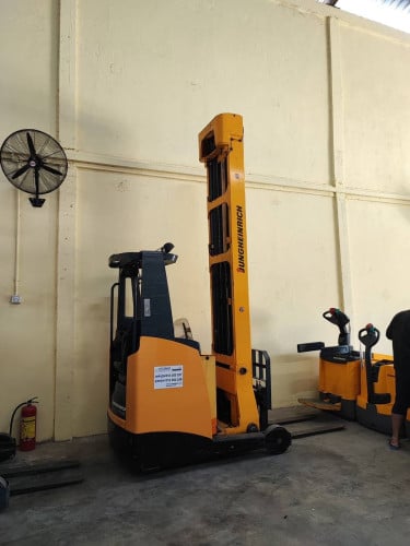 Forklift Reach Truck ឡេវ៉ាទ័រ